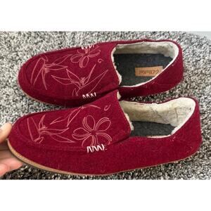 OluKai Nohea Kilohana women's slipper in red wool size 7